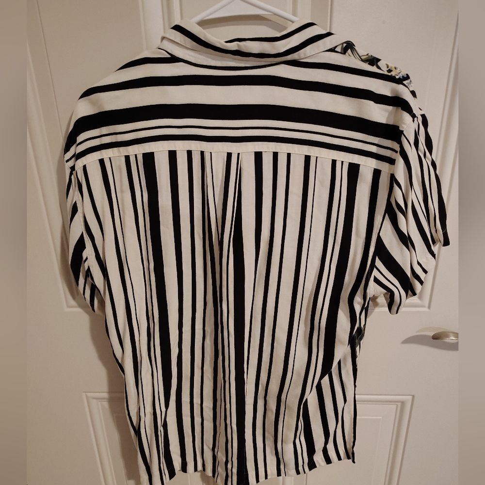 VINTAGE Express Size Small, Floral Red & Black Striped Button Down See Pics - Picture 9 of 9
